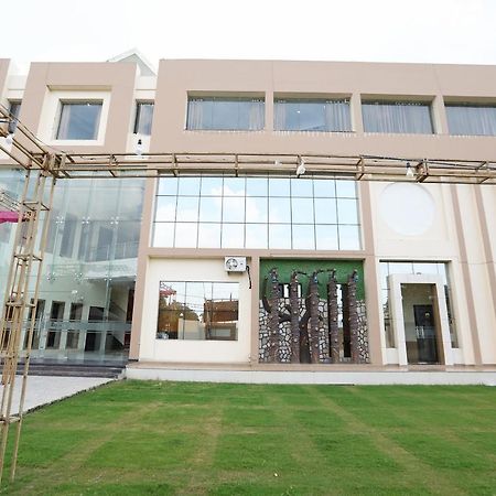Oyo 48501 Dayal Regency Hotell Hapur Eksteriør bilde