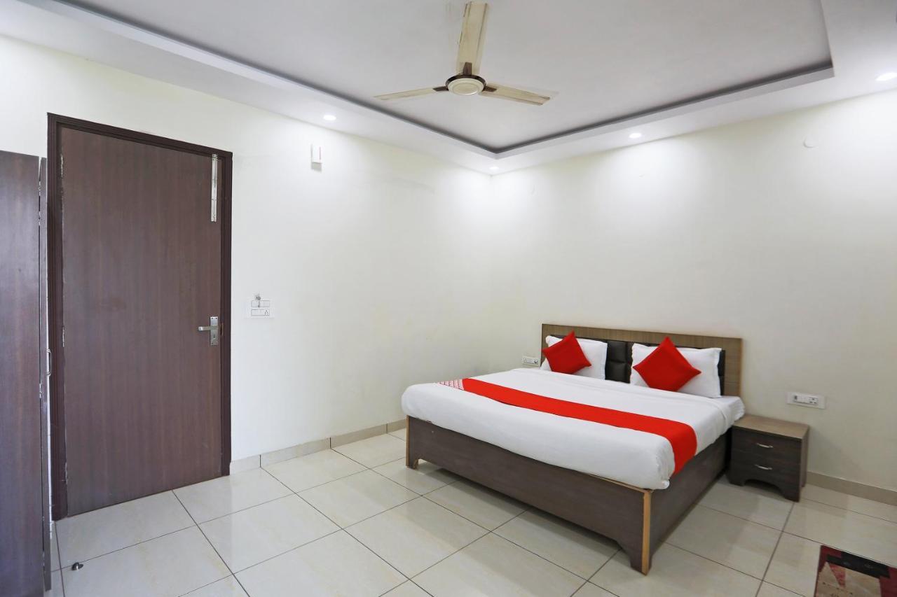 Oyo 48501 Dayal Regency Hotell Hapur Eksteriør bilde