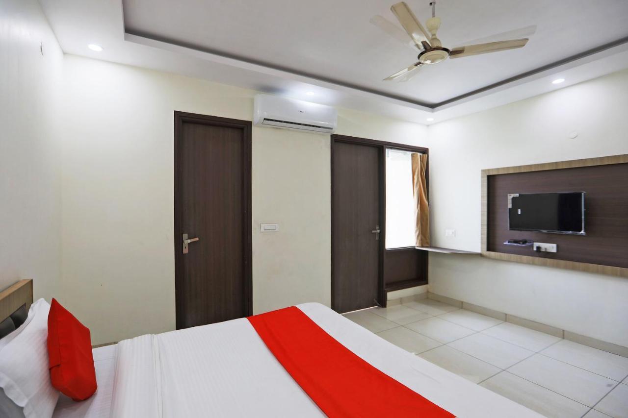Oyo 48501 Dayal Regency Hotell Hapur Eksteriør bilde