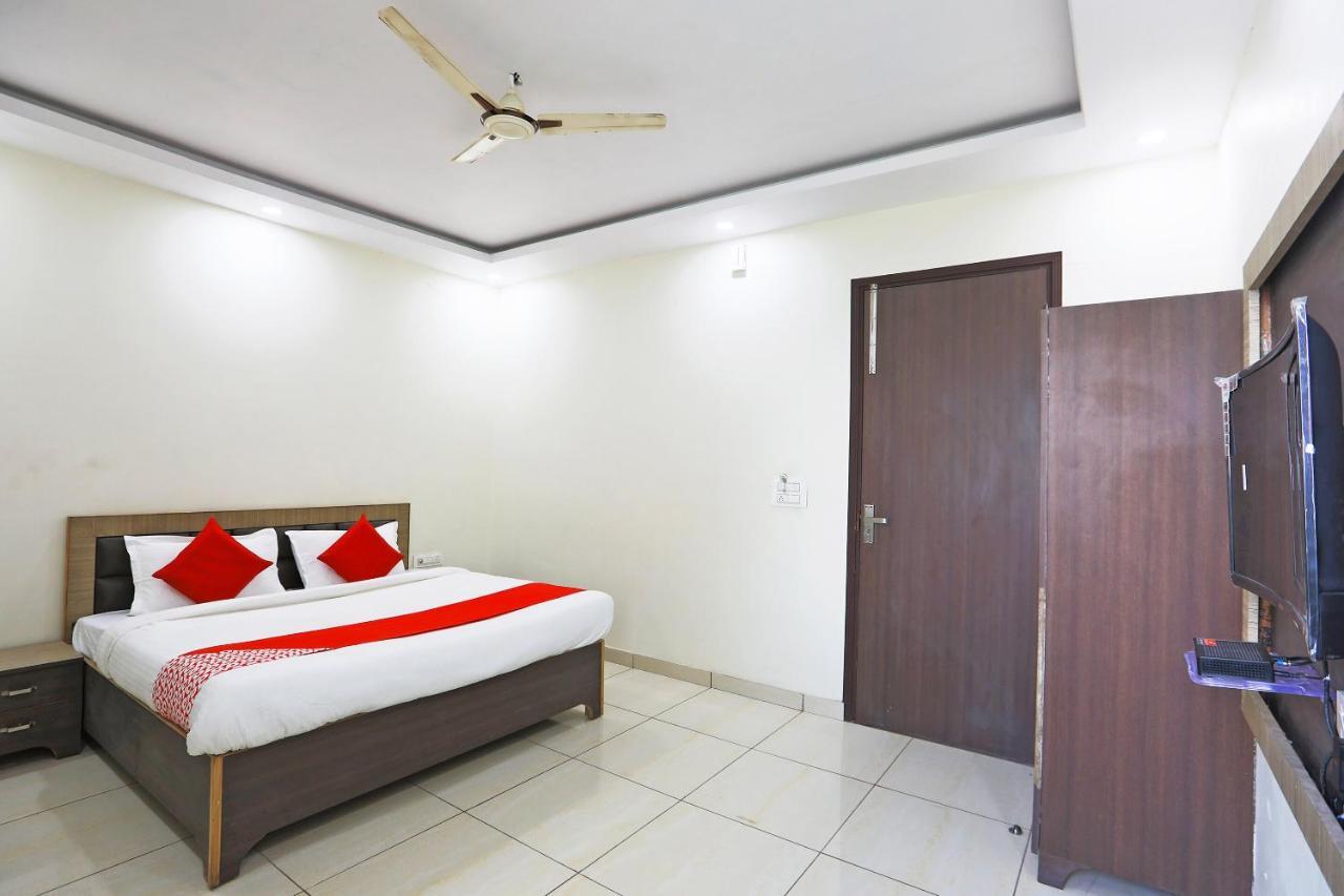 Oyo 48501 Dayal Regency Hotell Hapur Eksteriør bilde